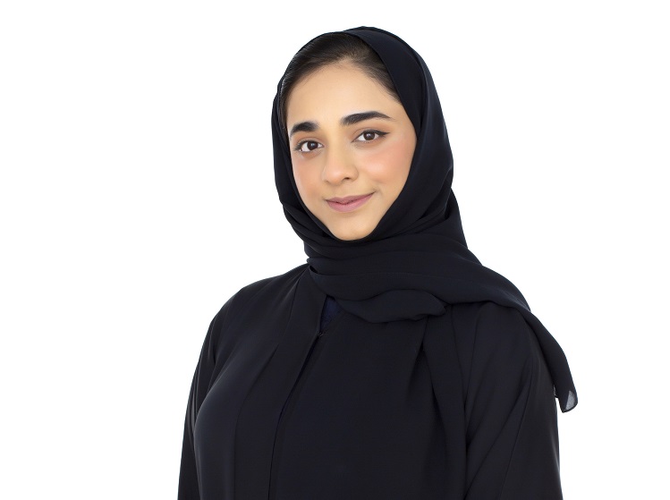 سارة كلداري كاتبة اماراتية تحترف الرعب