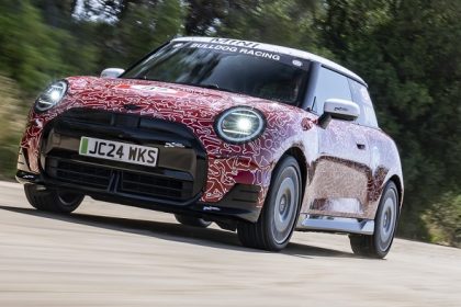 MINI John Cooper Work الكهربائية في مهرجان جودوود للسرعة قبل إطلاقها العالمي