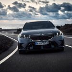 BMW M5 Touring سيارة عالية الأداء الجديدة كلياً تعتمد المحرك الكهربائي