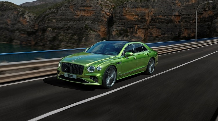 سيارة FLYING SPUR الجديدة أقوى سيارة بأربعة أبواب من BENTLEY