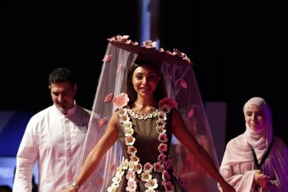 تصاميم رائعة من الشوكولا في عرض ازياء Chocolate Fashion Show