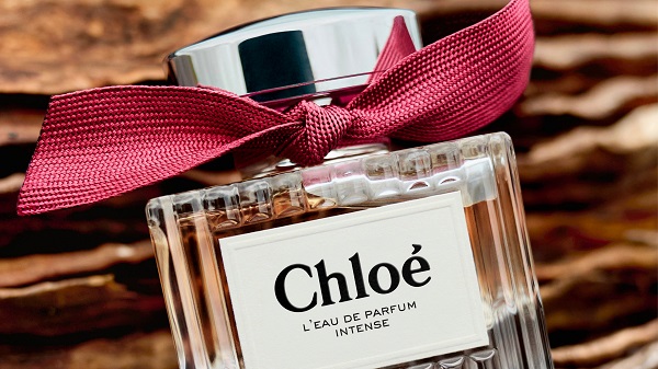 عطر CHLOÉ يجمع بين الورود والخشب