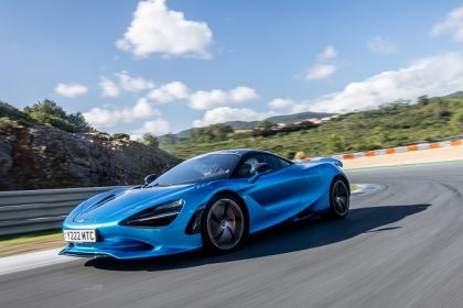 ماكلارين 750S أفضل سيارة من حيث الأداء 2024