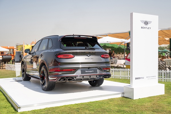 بنتلي الإمارات تكشف النقاب عن Bentayga S Black Edition