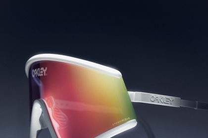 OAKLEY العراقة الثورية تندمج مع المستقبل