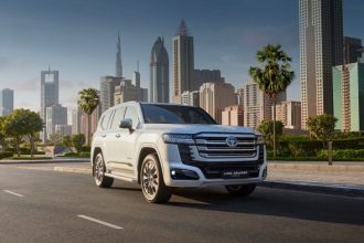 تويوتا لاند كروزر LC300 هايبرد في أول ظهور عالمي لها