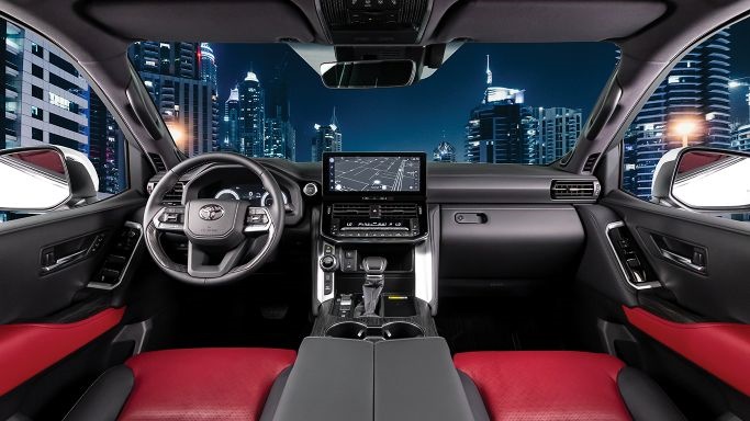 تويوتا لاند كروزر LC300 هايبرد في أول ظهور عالمي لها