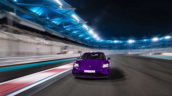 بورشه تايكان توربو GT اول لسيارة كهربائية من خط الإنتاج ألى حلبة مرسى ياس