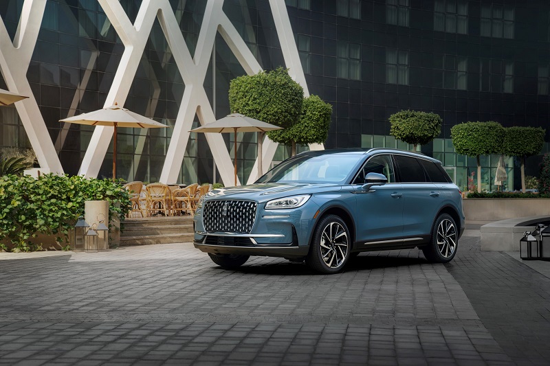 لينكولن كورسير 2025 حيث تلتقي الفخامة في سيارة SUV مدمجة