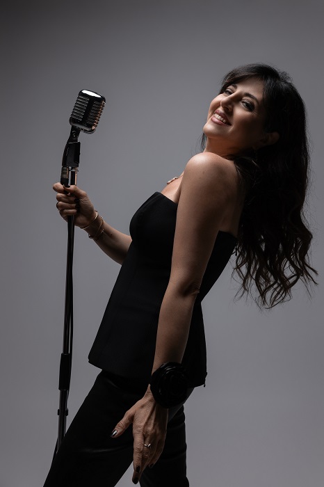 مايا واكد موسيقاي وطنٌ للمغتربين وجسرٌ بين الثقافات