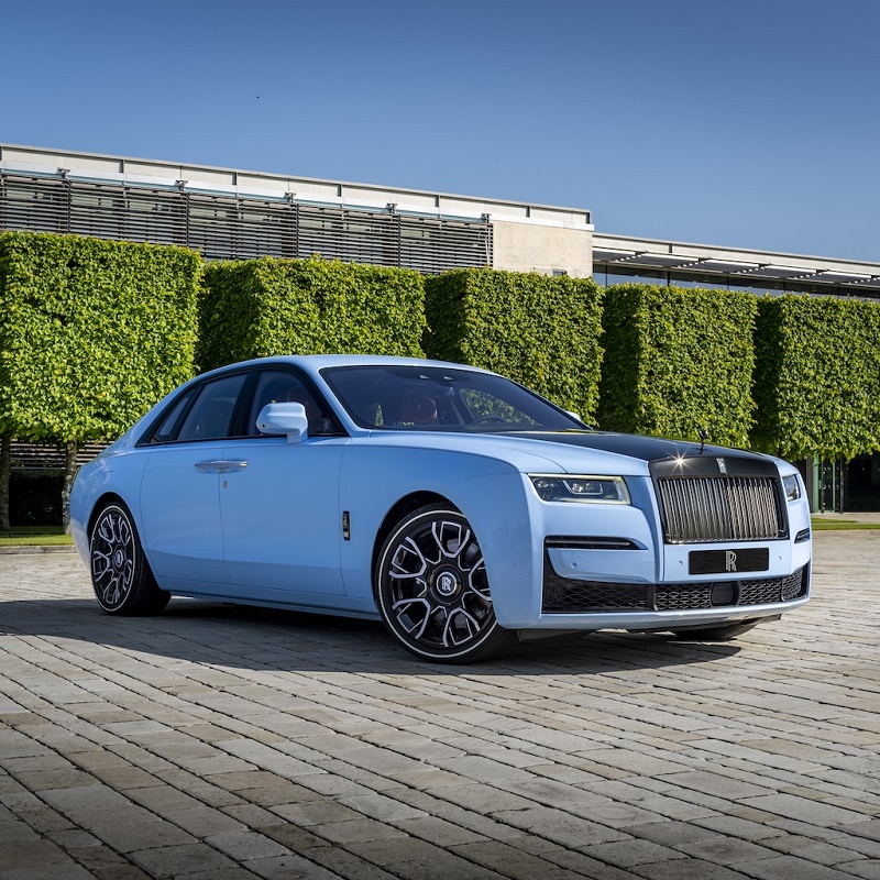 رولز-رويس دبي تحتفل بـ 3 سنوات من الفخامة الكشف عن 5 سيارات Bespoke فريدة