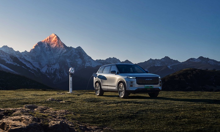 جايكو J7 SHS: سيارة دفع رباعي ذاتية الشحن ترتقي بمفهوم مدى القيادة الطويل إلى مستوى جديد