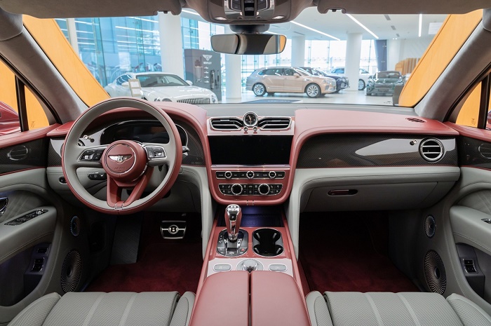 بنتلي بينتايغا آتيليه نسخة حصرية تجسد الفخامة المطلقة 