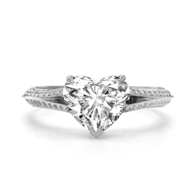  يوم المرأة الإماراتية لمسة أناقة لا تُنسى مع مجوهرات JATUAL