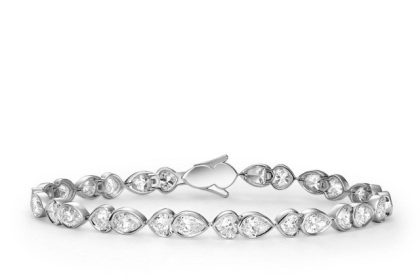 يوم المرأة الإماراتية لمسة أناقة لا تُنسى مع مجوهرات JATUAL