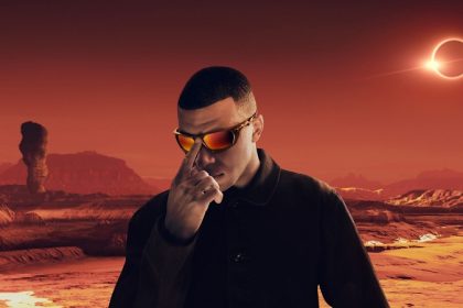 نظارات كيليان مبابي الجديدة من أوكلي تصميم مستقبلي بإمضاء الأسطورة