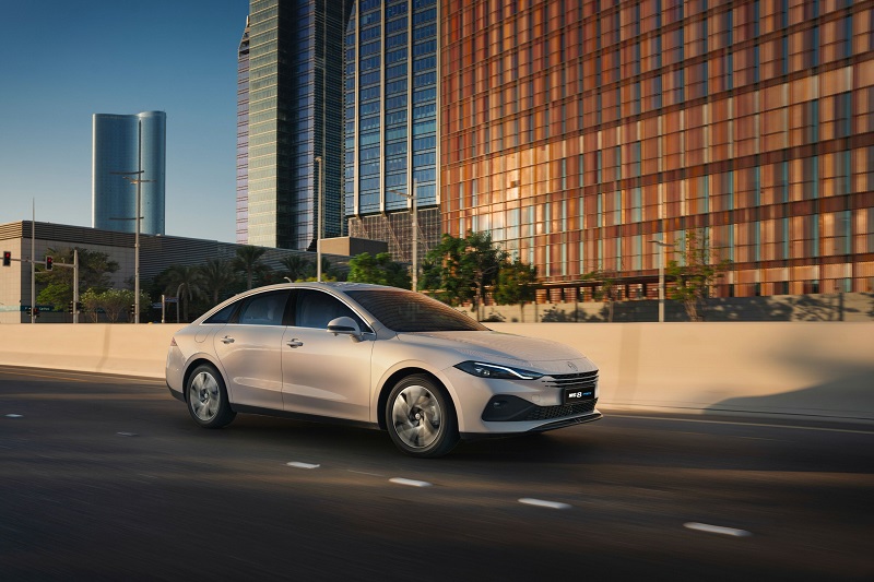 MG 8 PHEV سيارة المستقبل الهجينة التي تكسر الأرقام  