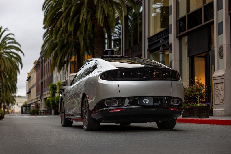 تِنـسُور تطلق أول سيارة روبوتية شخصية في دبي