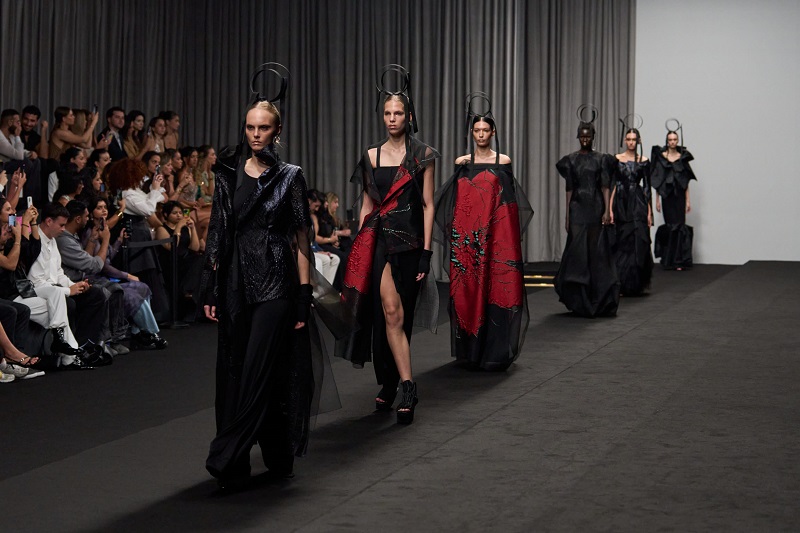 XD XENIA DESIGN فنّ صناعة الأزياء يضيء أسبوع الموضة بدبي