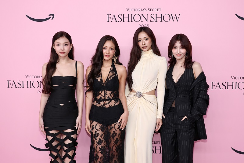 فيكتوريا سيكريت 2025 عودة الأسطورة وتجربة رقمية فريدة