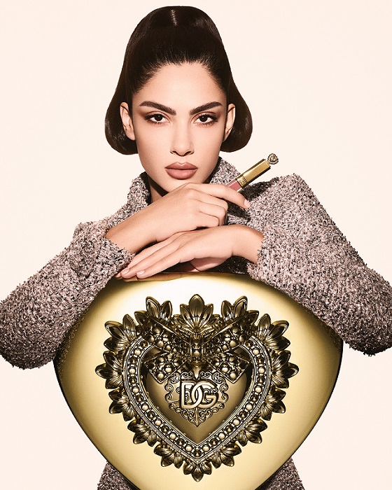 دولتشي آند غابانا 2025 حملة العيد مع هدى المفتي 3 دولتشي آند غابانا 2025 حملة العيد مع هدى المفتي