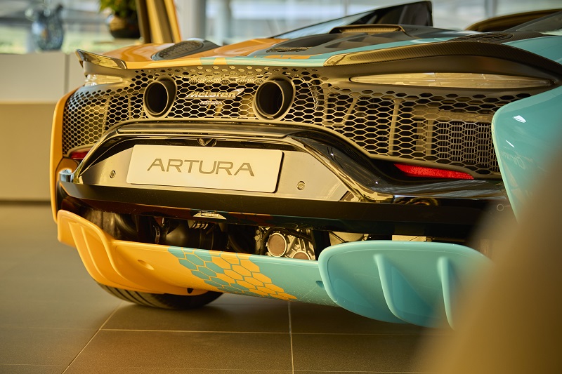 ماكلارين Geo-Hex تحفة فنية فريدة من نوعها تجتاح شوارع دبي