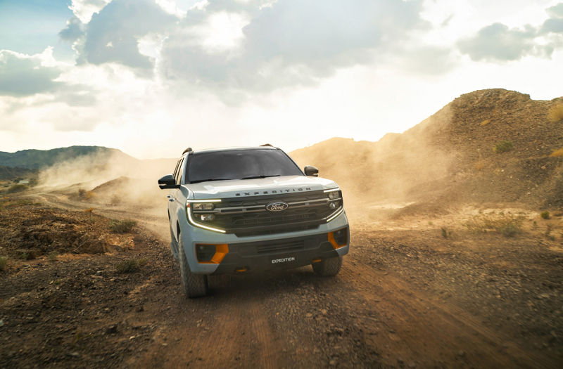 فورد إكسبيديشن ريادة متجددة في عالم سيارات الدفع الرباعي الفاخرة