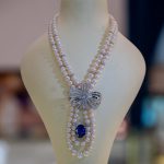 تجاهات مجوهرات 2026 ألوان جريئة، تصاميم آسرة، ومزيج فريد من المعادن