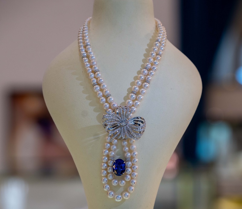 تجاهات مجوهرات 2026 ألوان جريئة، تصاميم آسرة، ومزيج فريد من المعادن