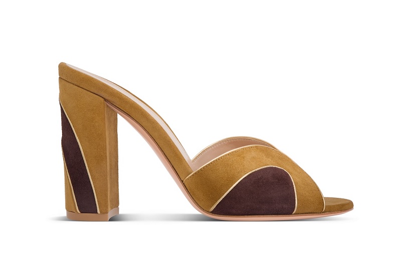 دليلك لأحذية الخريف الفاخرة جيانفيتو روسي يُبهر بمزيج الملمس