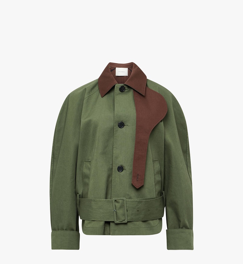 الملكة رانيا تتألق بإطلالة عصرية من JW Anderson في قمة عالم واحد شاب