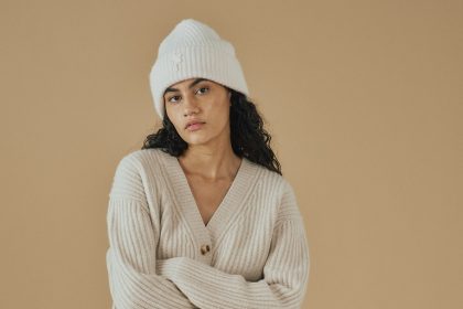 روح الصيف ودفء الشتاء مانبي تُطلق أول تشكيلة حصرية من الكشمير 100%