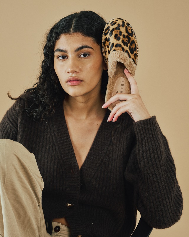 روح الصيف ودفء الشتاء مانبي تُطلق أول تشكيلة حصرية من الكشمير 100% 3 روح الصيف ودفء الشتاء مانبي تُطلق أول تشكيلة حصرية من الكشمير 100%