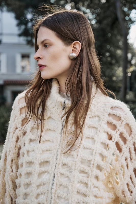 PESERICOFW25_WOMAN (2) ذاكرة المستقبل Bysireco لخريف وشتاء 2025 تروي حكايات الأناقة