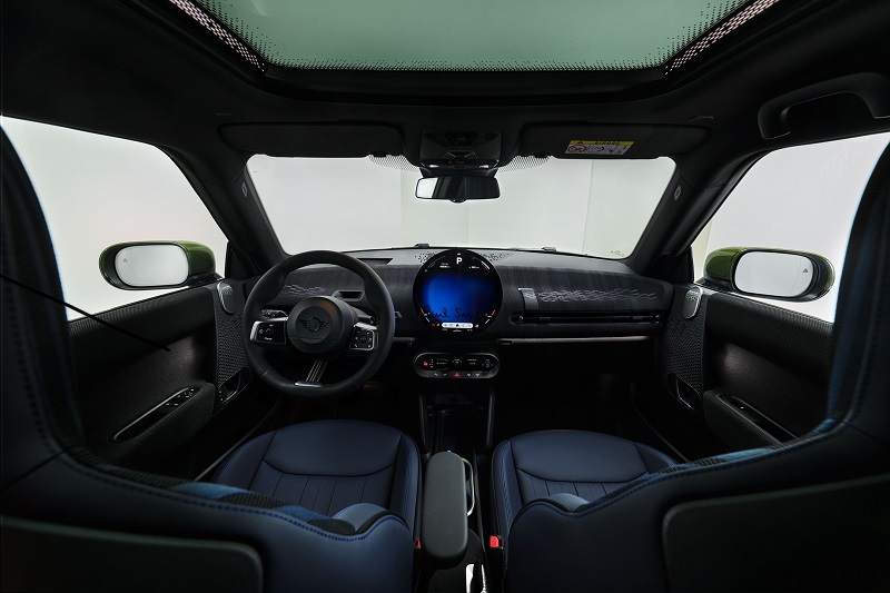  MINI Paul Smith Edition أيقونة بريطانية بلمسة عصرية تُبهر العالم