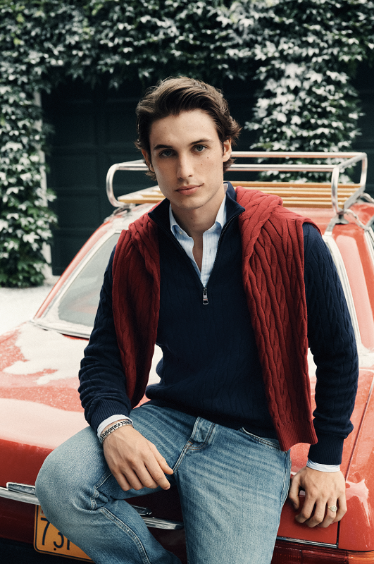 Tommy Hilfiger تحتفل بموسم الأعياد مع JISOO أناقة بريبي متجددة