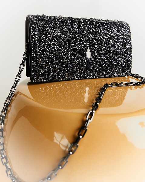 حلم  سندريلا يتحقق في دبي حذاء Degrastrass Miss Z من لوبوتان