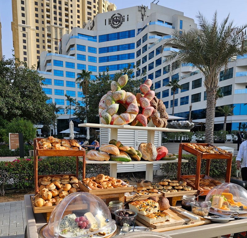 برانش الكرنفال في شيراتون جميرا واحتك الفاخرة لعطلة نهاية أسبوع