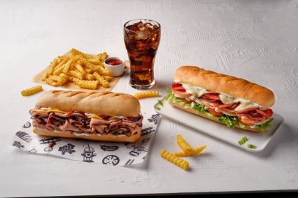 فايرهاوس سابز يحتفل بعامه الأول في دبي بمهرجان طعام مجاني ومفاجآت وهدايا