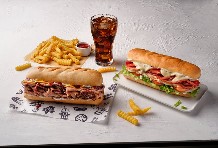 فايرهاوس سابز يحتفل بعامه الأول في دبي بمهرجان طعام مجاني ومفاجآت وهدايا