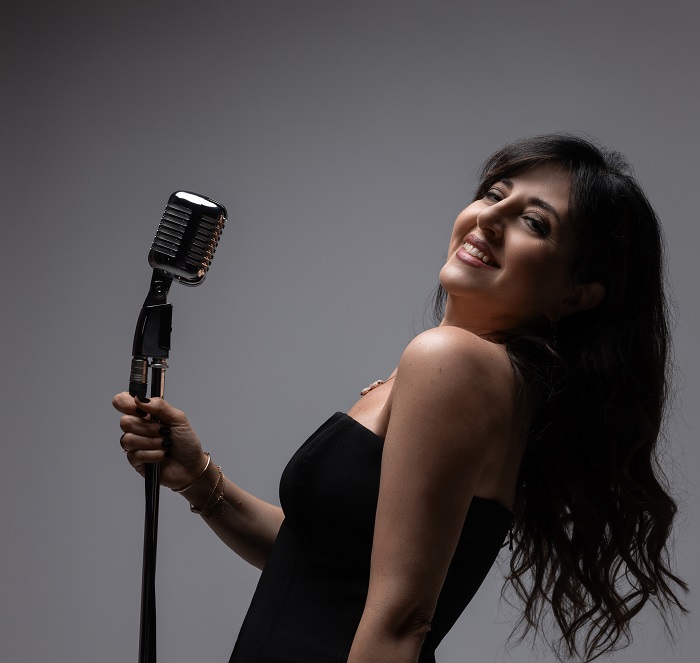 مايا واكد صوتٌ ينسج من حنين فيروز وحرية الجاز