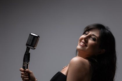 مايا واكد صوتٌ ينسج من حنين فيروز وحرية الجاز