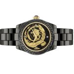 فيرساتشي تتوّج 20 عاماً من الأناقة بإصدار DV ONE الأيقونية