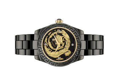 فيرساتشي تتوّج 20 عاماً من الأناقة بإصدار DV ONE الأيقونية