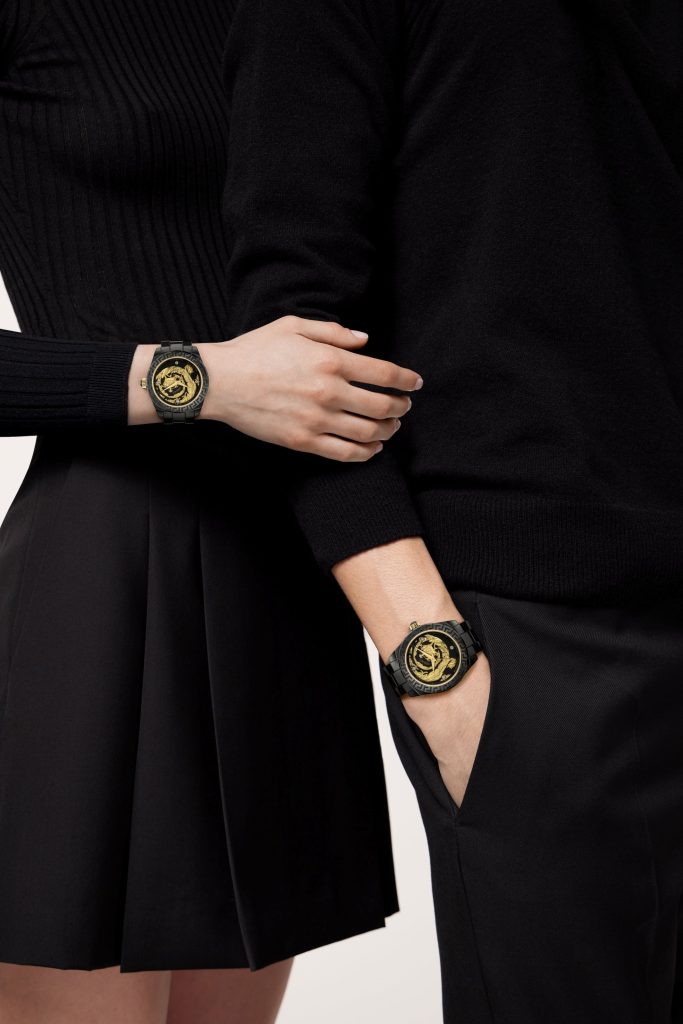 فيرساتشي تتوّج 20 عاماً من الأناقة بإصدار DV ONE الأيقونية