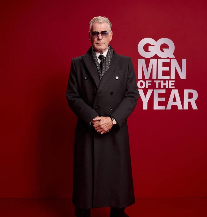 جون ديفيد واشنطن الأناقة الهادئة في اللون الرمادي