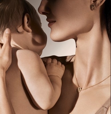 ديور برنامج HAUTE MOTHERHOOD للعناية بالأمهات بعد الإنجاب