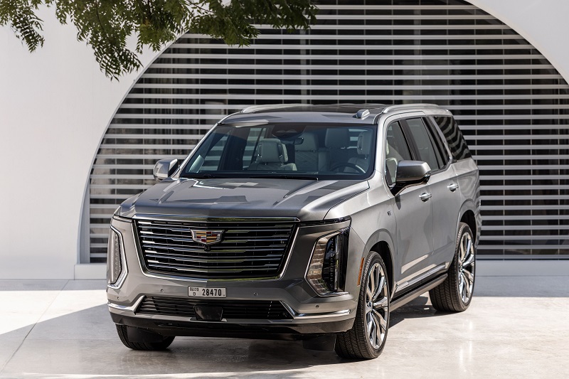 كاديلاك إسكاليد من محركات V8 الجبّارة إلى الابتكار الكهربائي IQ