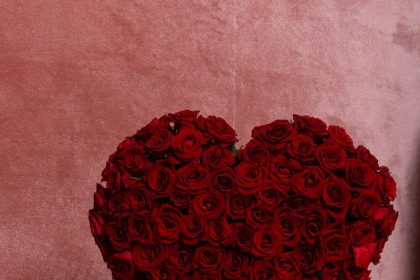 20 فكرة لهدايا عيد الحب 2026: دليلك الشامل لإبهار من تحب