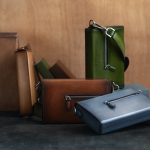 حقيبة Un Jour de Poche من بيرلوتي رفيق الرجل العصري بأناقة أيقونية